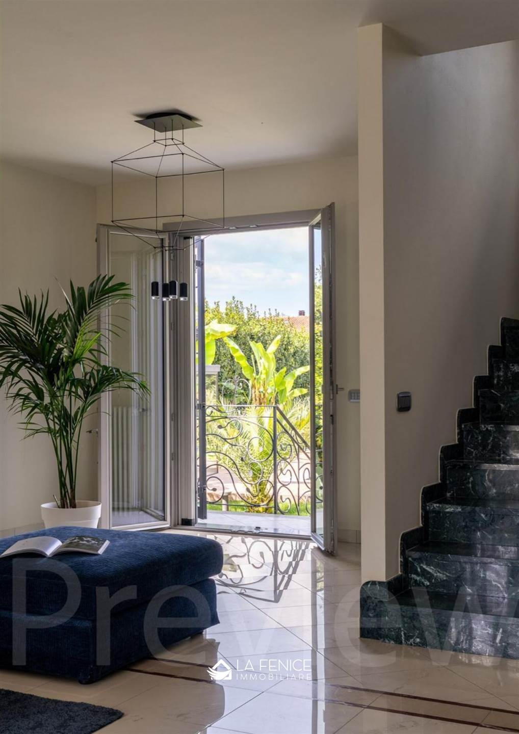 Villa a Montignoso con 7 locali di 236 m2 - Foto