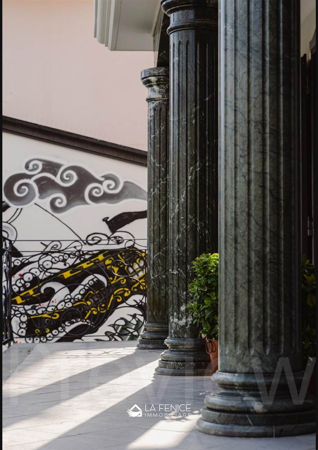 Villa a Montignoso con 7 locali di 236 m2 - Foto