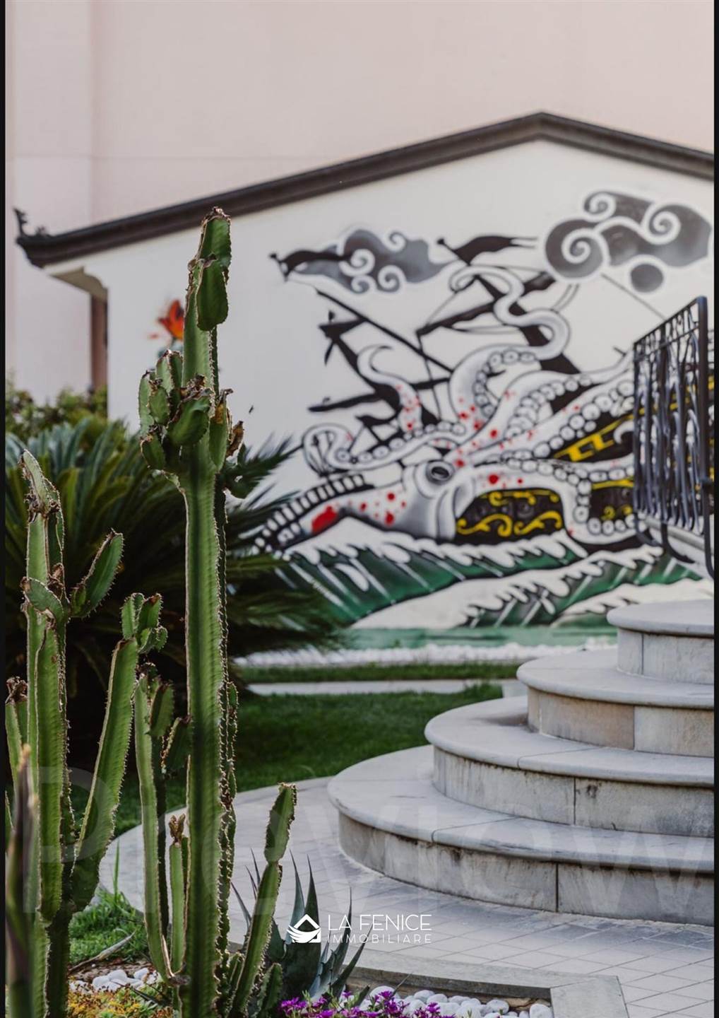 Villa a Montignoso con 7 locali di 236 m2 - Foto