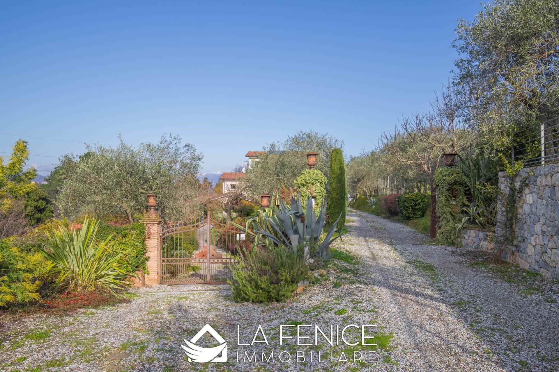 Villa a La spezia con 8 locali di 216 m2 - Foto Villa a La spezia con 8 locali di 216 m2 - Foto