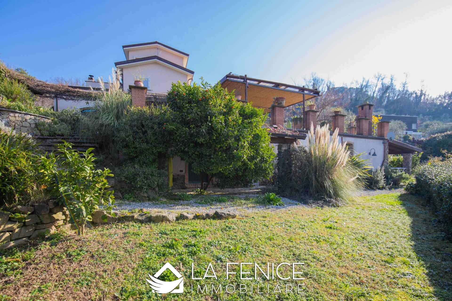 Villa a La spezia con 8 locali di 216 m2 - Foto Villa a La spezia con 8 locali di 216 m2 - Foto