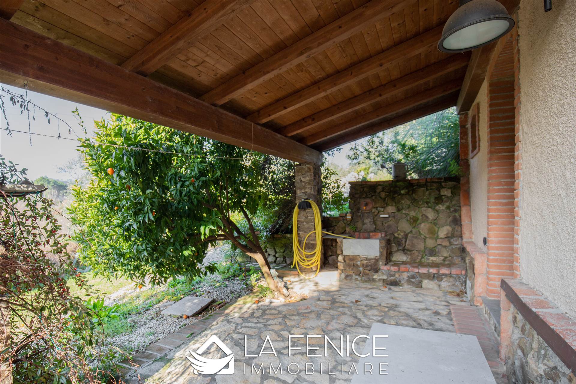 Villa a La spezia con 8 locali di 216 m2 - Foto Villa a La spezia con 8 locali di 216 m2 - Foto