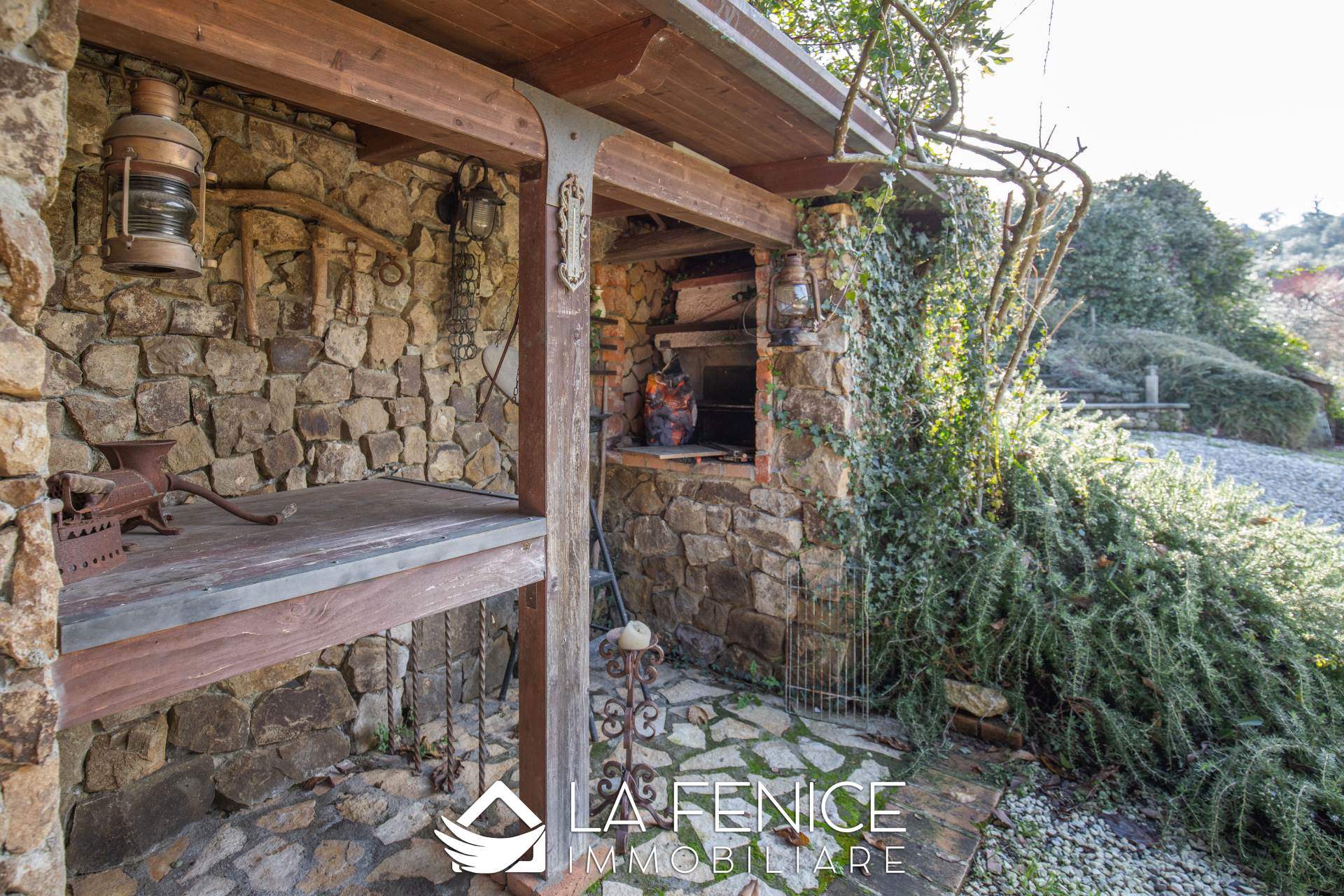 Villa a La spezia con 8 locali di 216 m2 - Foto Villa a La spezia con 8 locali di 216 m2 - Foto