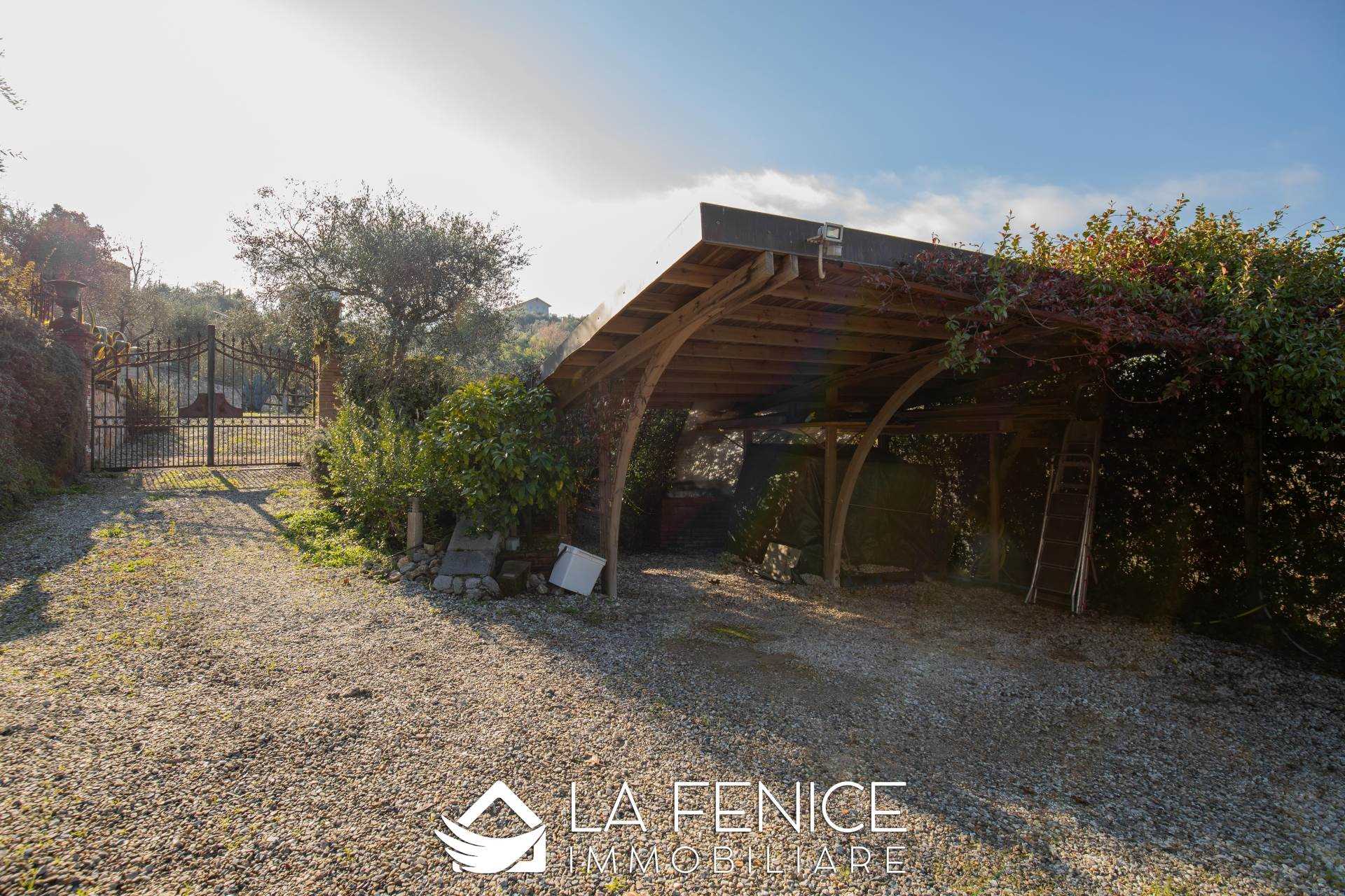 Villa a La spezia con 8 locali di 216 m2 - Foto Villa a La spezia con 8 locali di 216 m2 - Foto