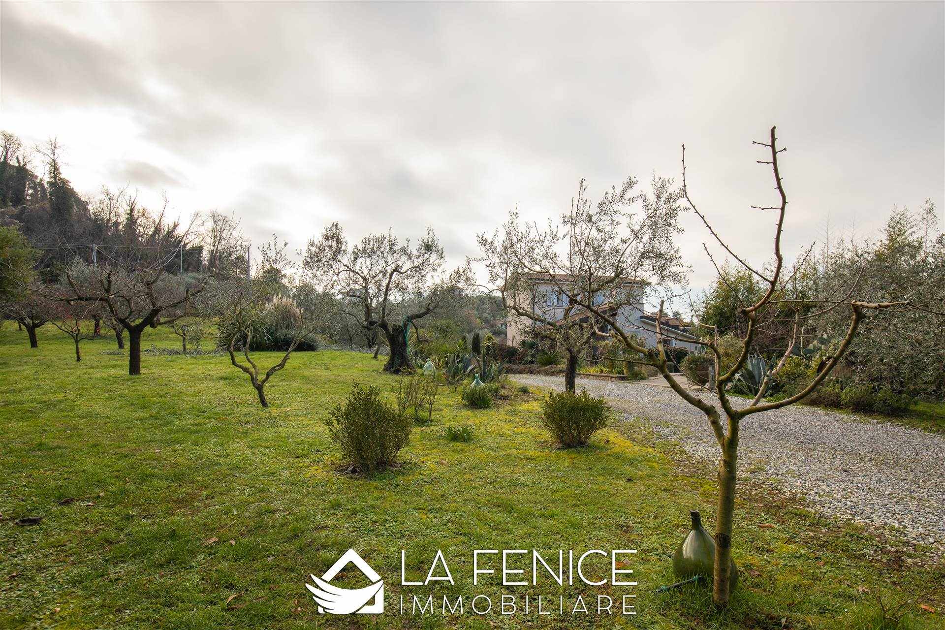 Villa a La spezia con 8 locali di 216 m2 - Foto Villa a La spezia con 8 locali di 216 m2 - Foto