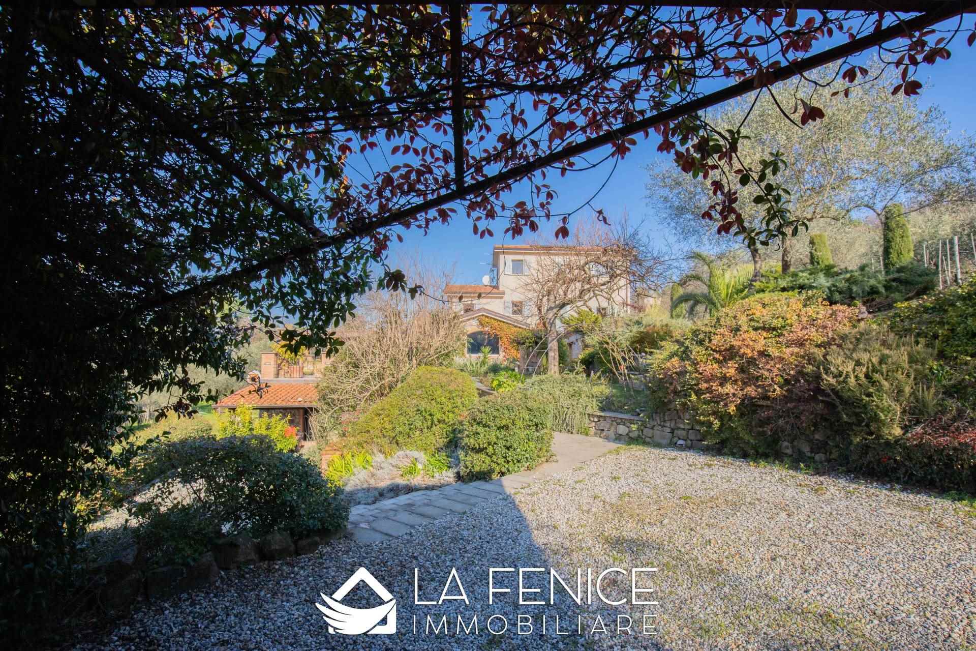 Villa a La spezia con 8 locali di 216 m2 - Foto Villa a La spezia con 8 locali di 216 m2 - Foto