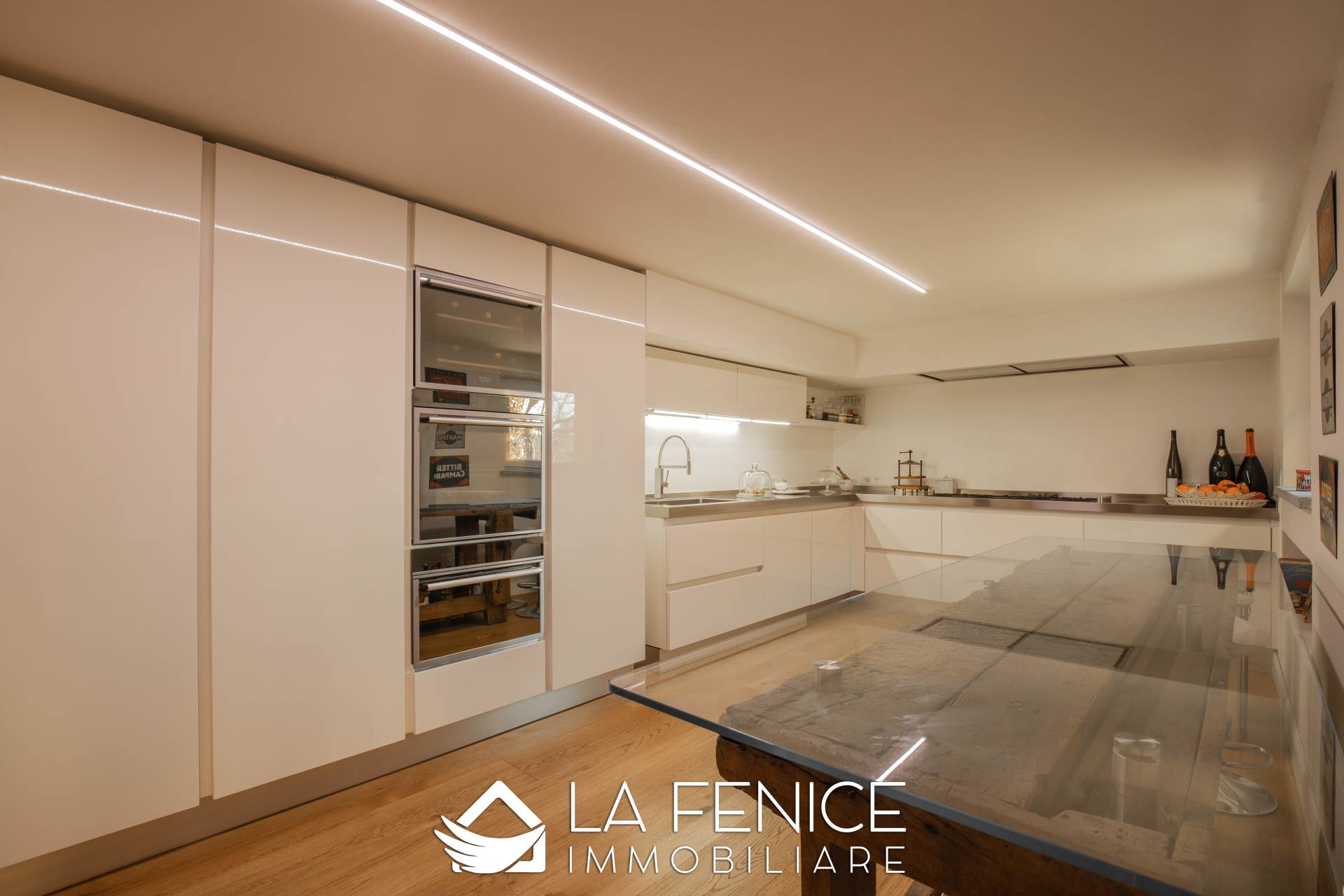 Villa a La spezia con 8 locali di 216 m2 - Foto Villa a La spezia con 8 locali di 216 m2 - Foto