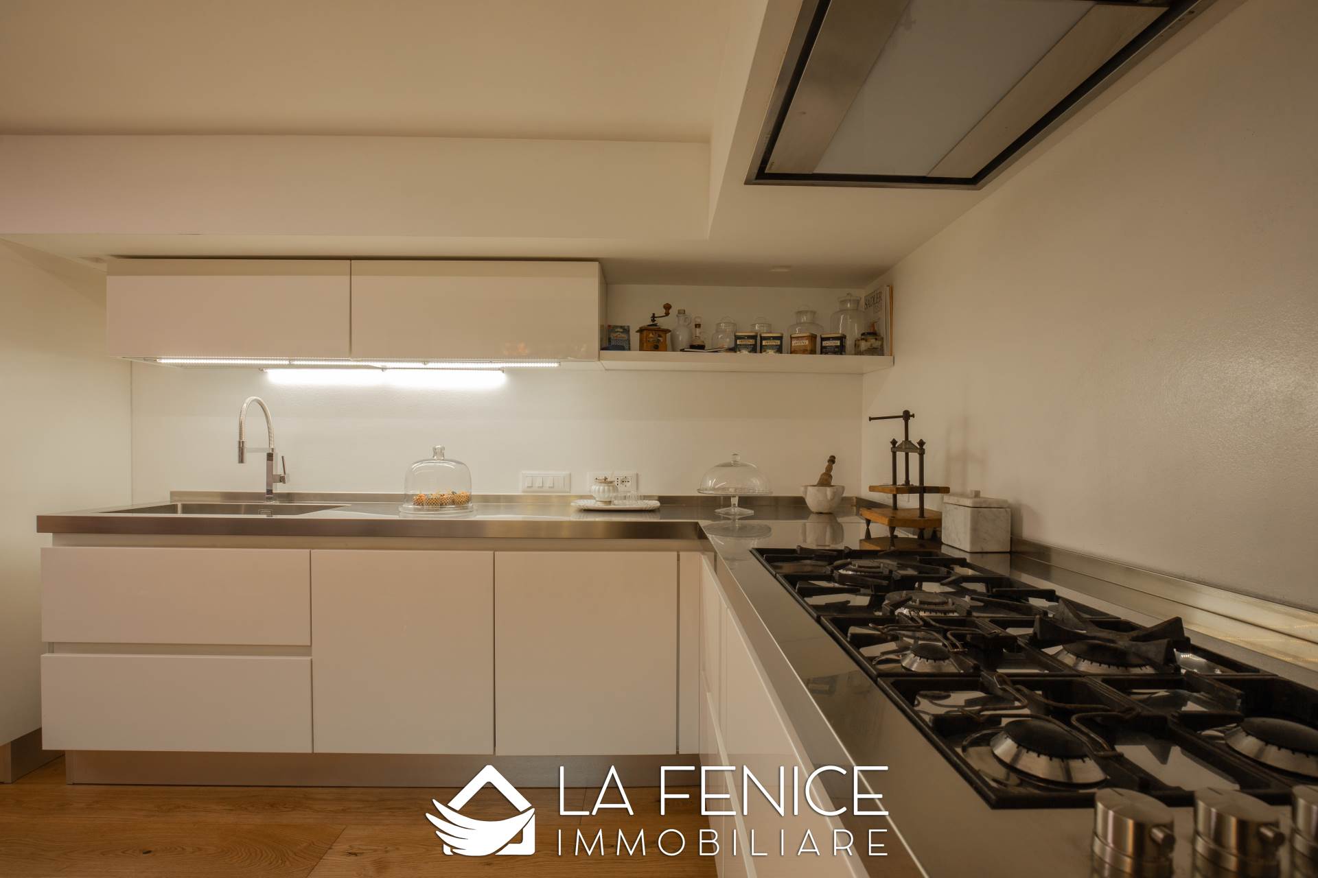 Villa a La spezia con 8 locali di 216 m2 - Foto Villa a La spezia con 8 locali di 216 m2 - Foto