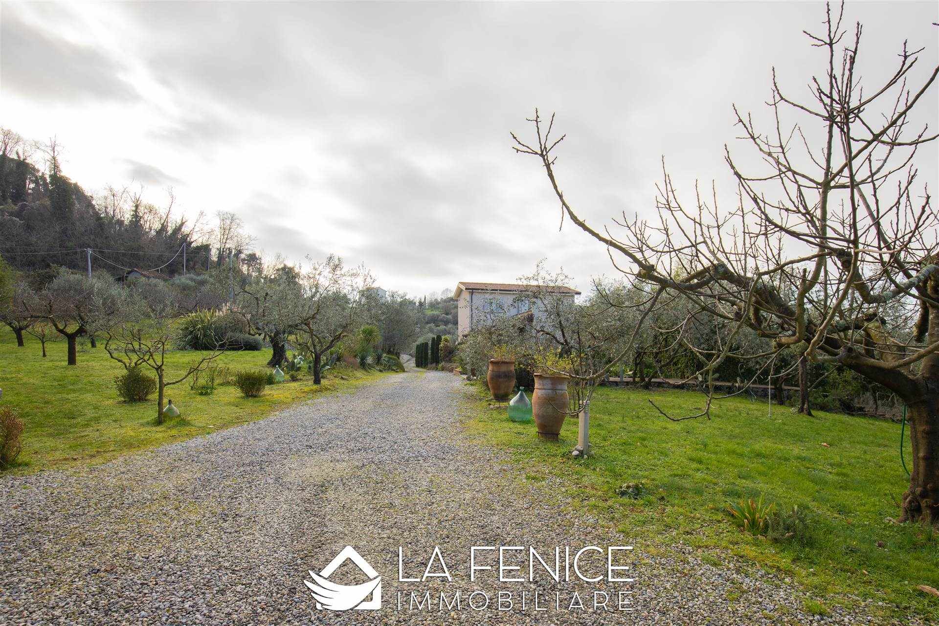 Villa a La spezia con 8 locali di 216 m2 - Foto Villa a La spezia con 8 locali di 216 m2 - Foto