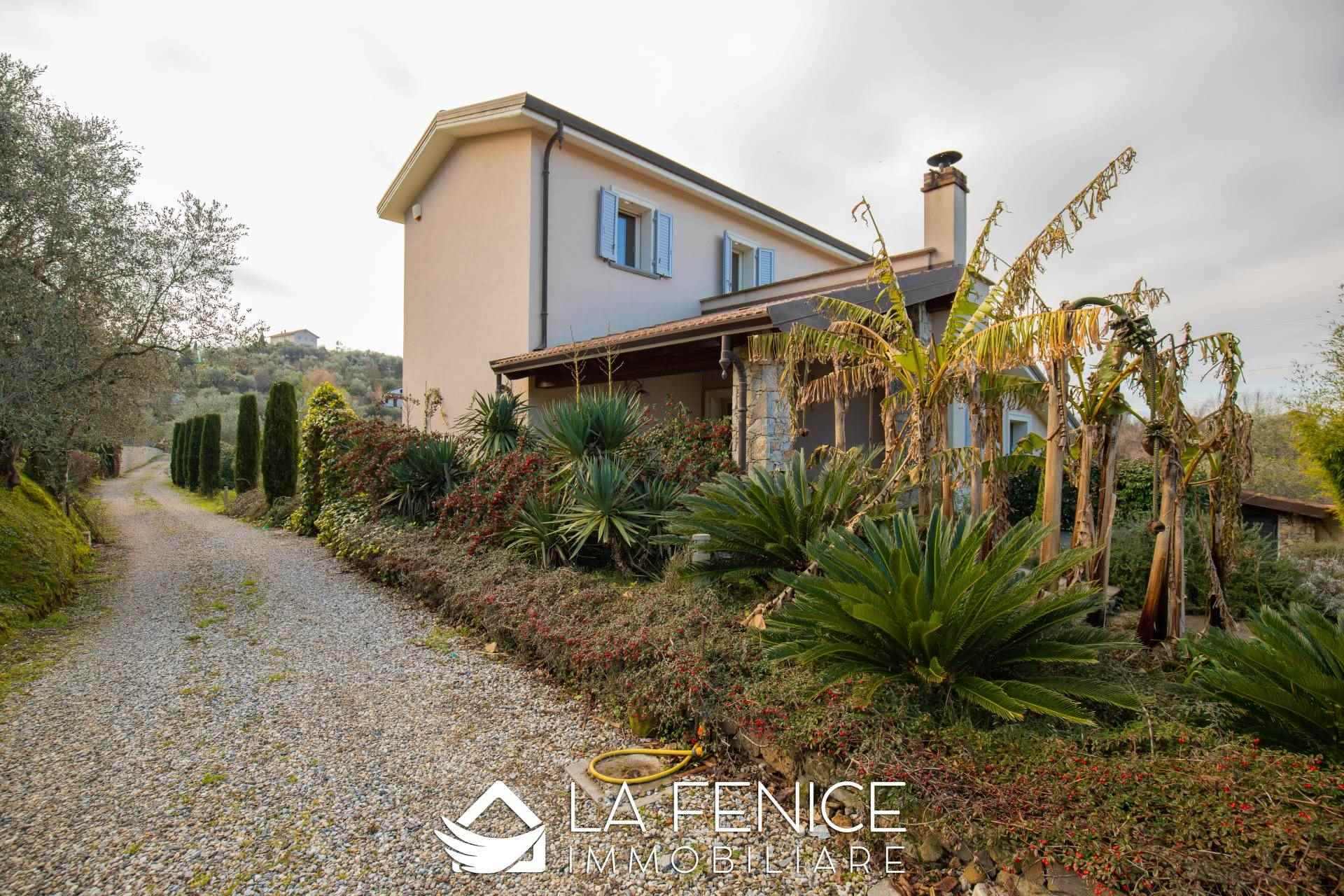 Villa a La spezia con 8 locali di 216 m2 - Foto Villa a La spezia con 8 locali di 216 m2 - Foto