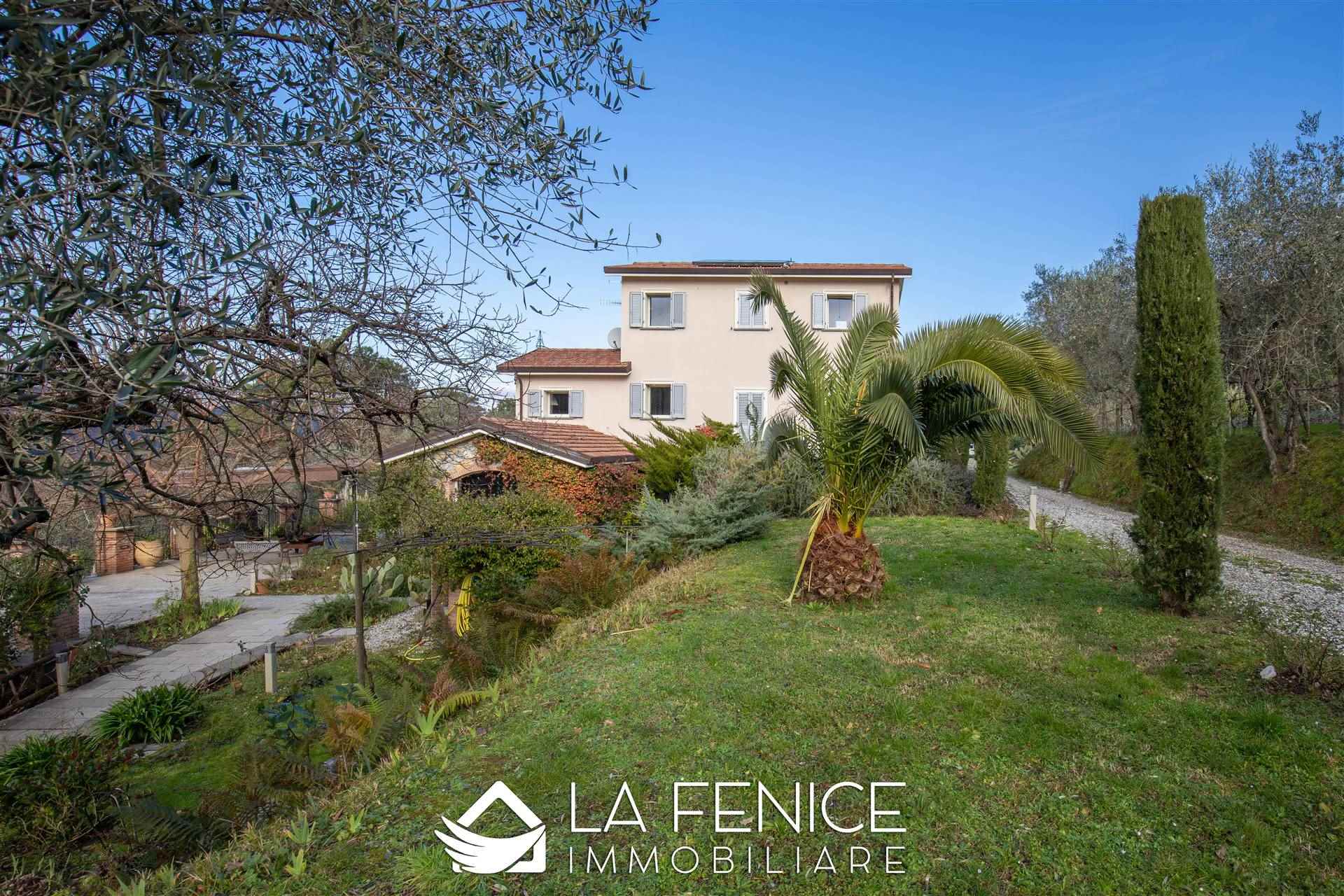 Villa a La spezia con 8 locali di 216 m2 - Foto Villa a La spezia con 8 locali di 216 m2 - Foto