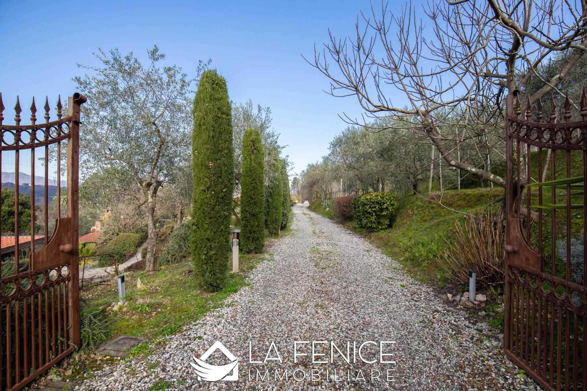 Villa a La spezia con 8 locali di 216 m2 - Foto Villa a La spezia con 8 locali di 216 m2 - Foto
