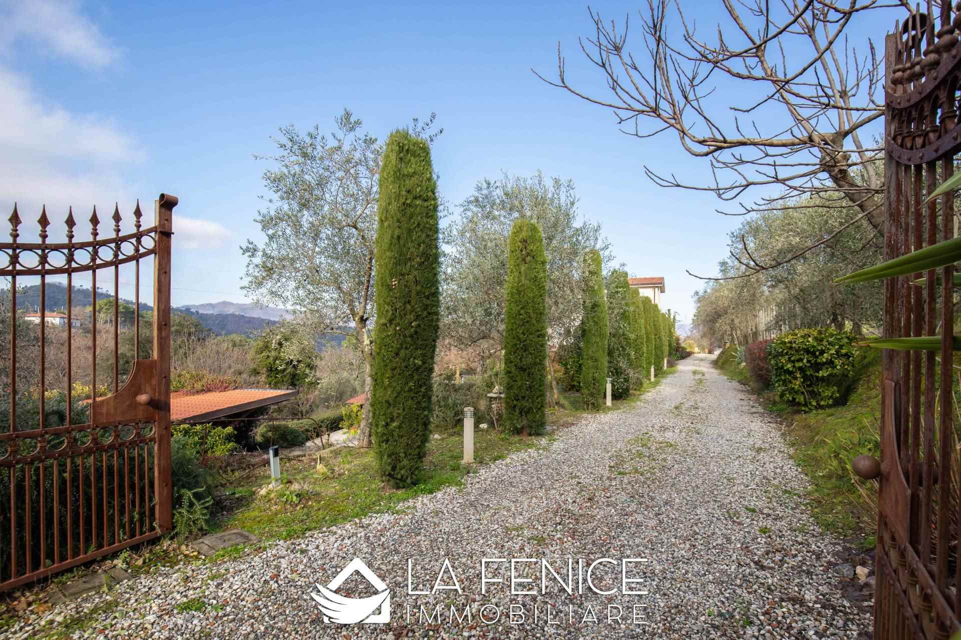 Villa a La spezia con 8 locali di 216 m2 - Foto Villa a La spezia con 8 locali di 216 m2 - Foto