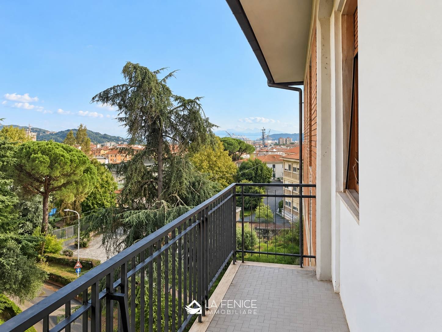 Appartamento a La spezia con 4 locali di 96 m2 - Foto Appartamento a La spezia con 4 locali di 96 m2 - Foto
