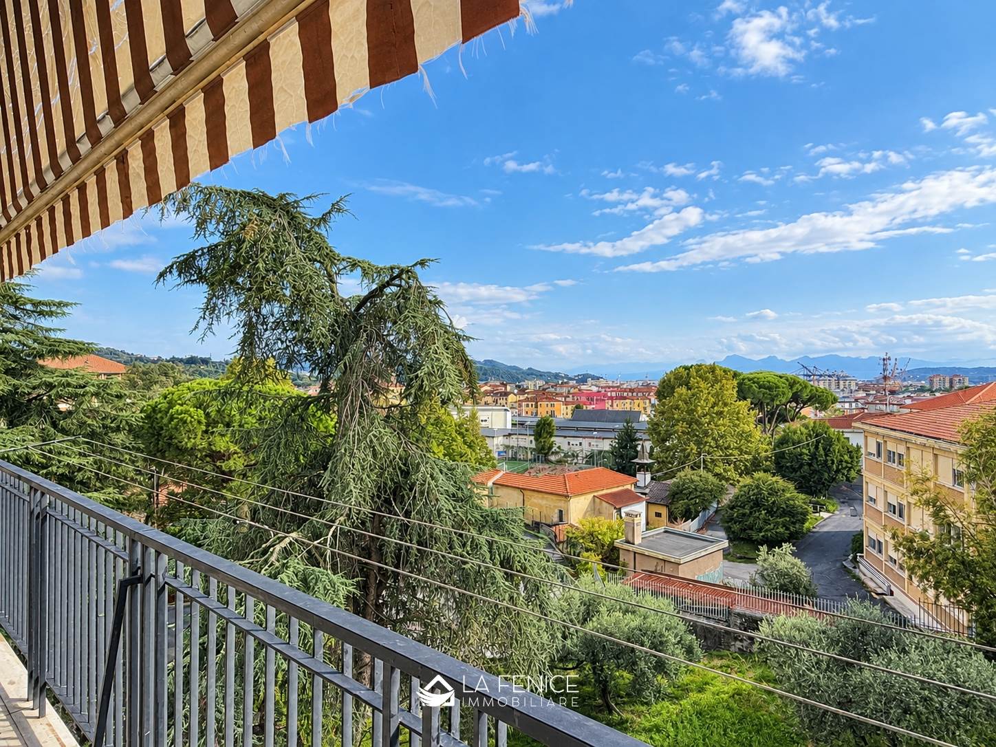 Appartamento a La spezia con 4 locali di 96 m2 - Foto Appartamento a La spezia con 4 locali di 96 m2 - Foto