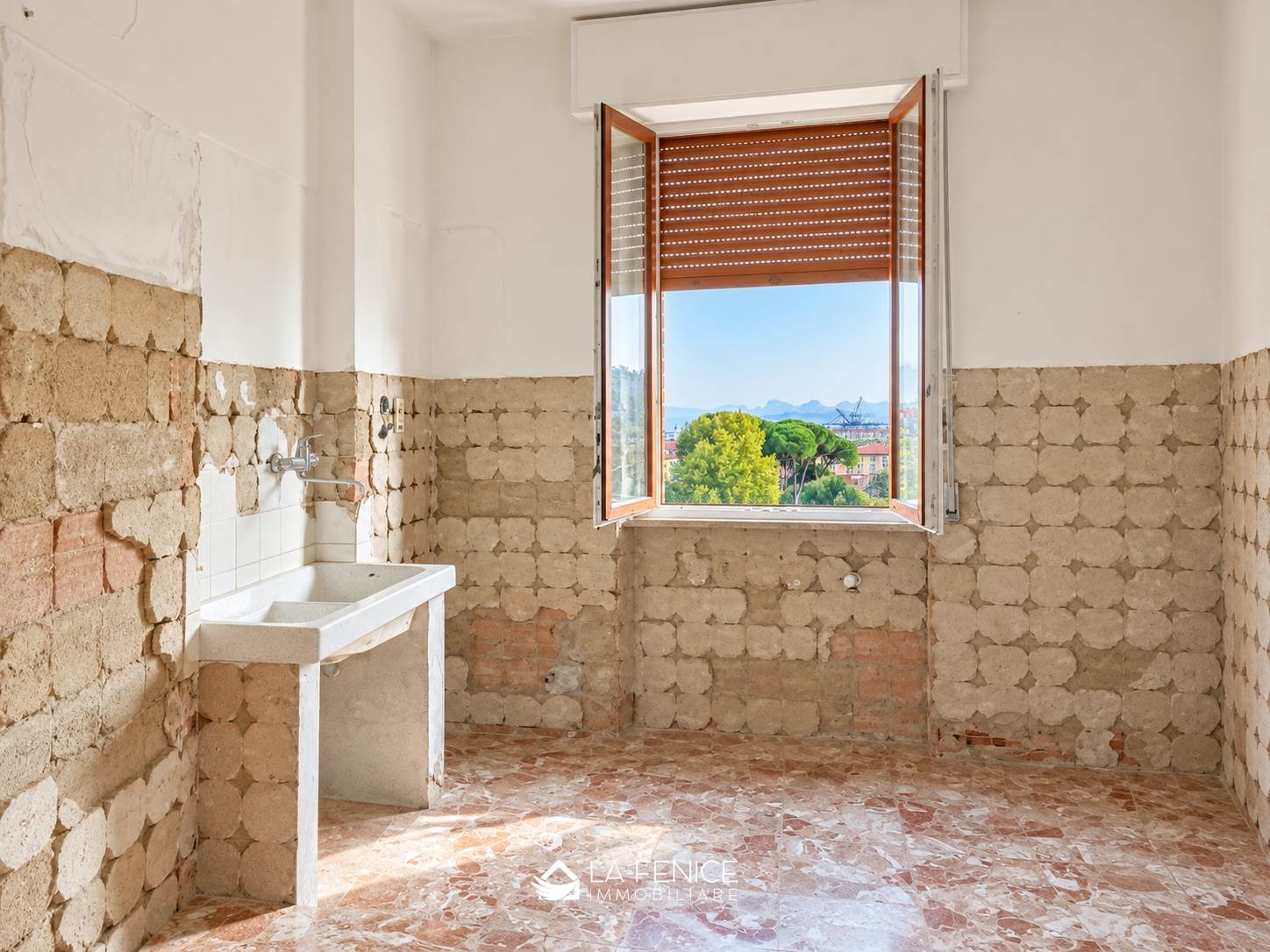 Appartamento a La spezia con 4 locali di 96 m2 - Foto Appartamento a La spezia con 4 locali di 96 m2 - Foto