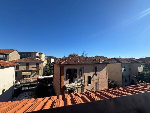 Appartamento a La spezia con 8 locali di 210 m2 - Foto