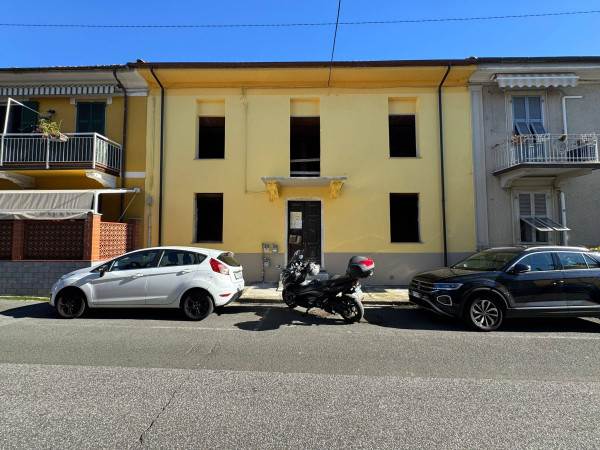 Appartamento a La spezia con 8 locali di 210 m2 - Foto